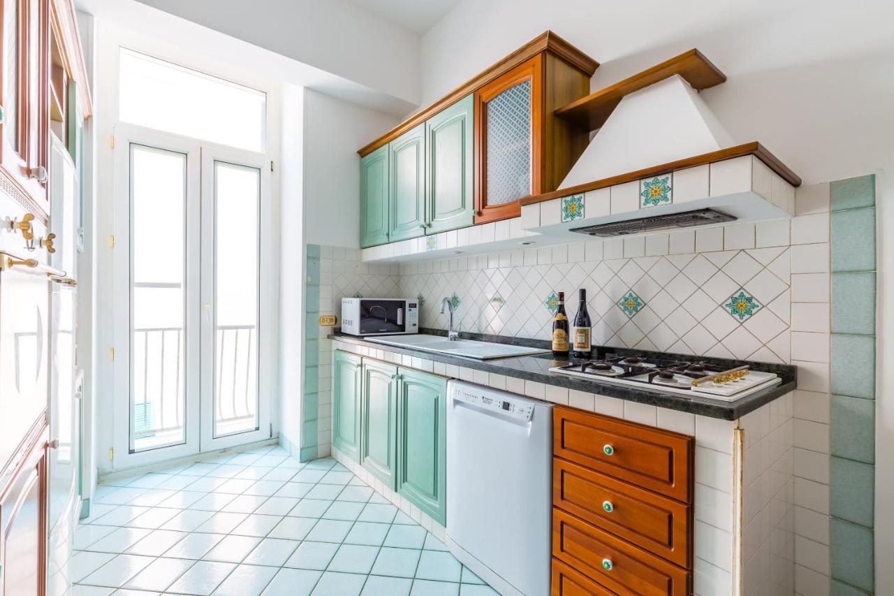 Grand Classic Apartment At San Martino By Napoliapartments Exterior photo