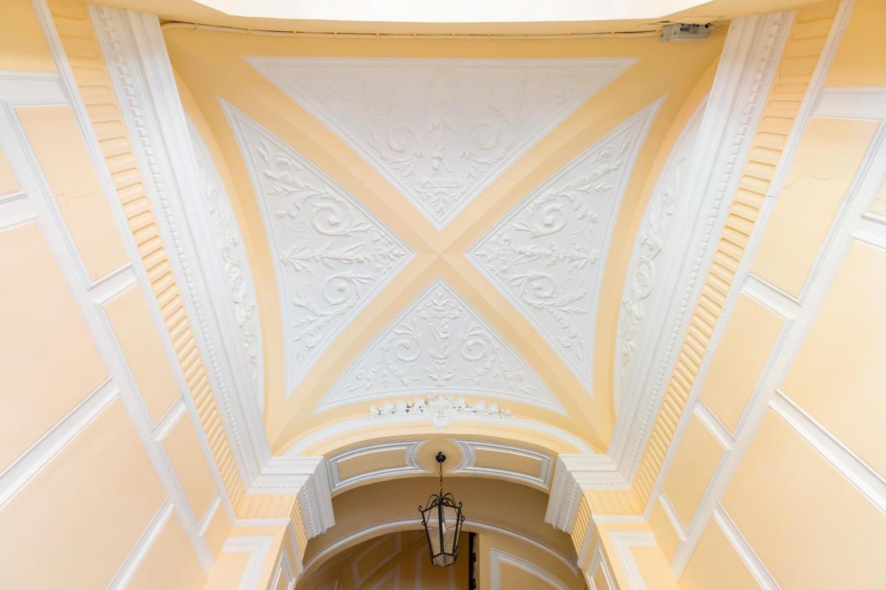 Grand Classic Apartment At San Martino By Napoliapartments Exterior photo