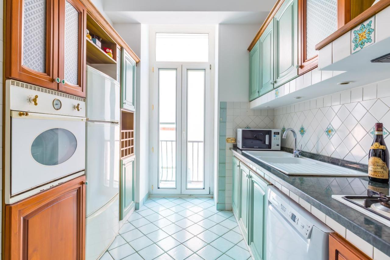 Grand Classic Apartment At San Martino By Napoliapartments Exterior photo